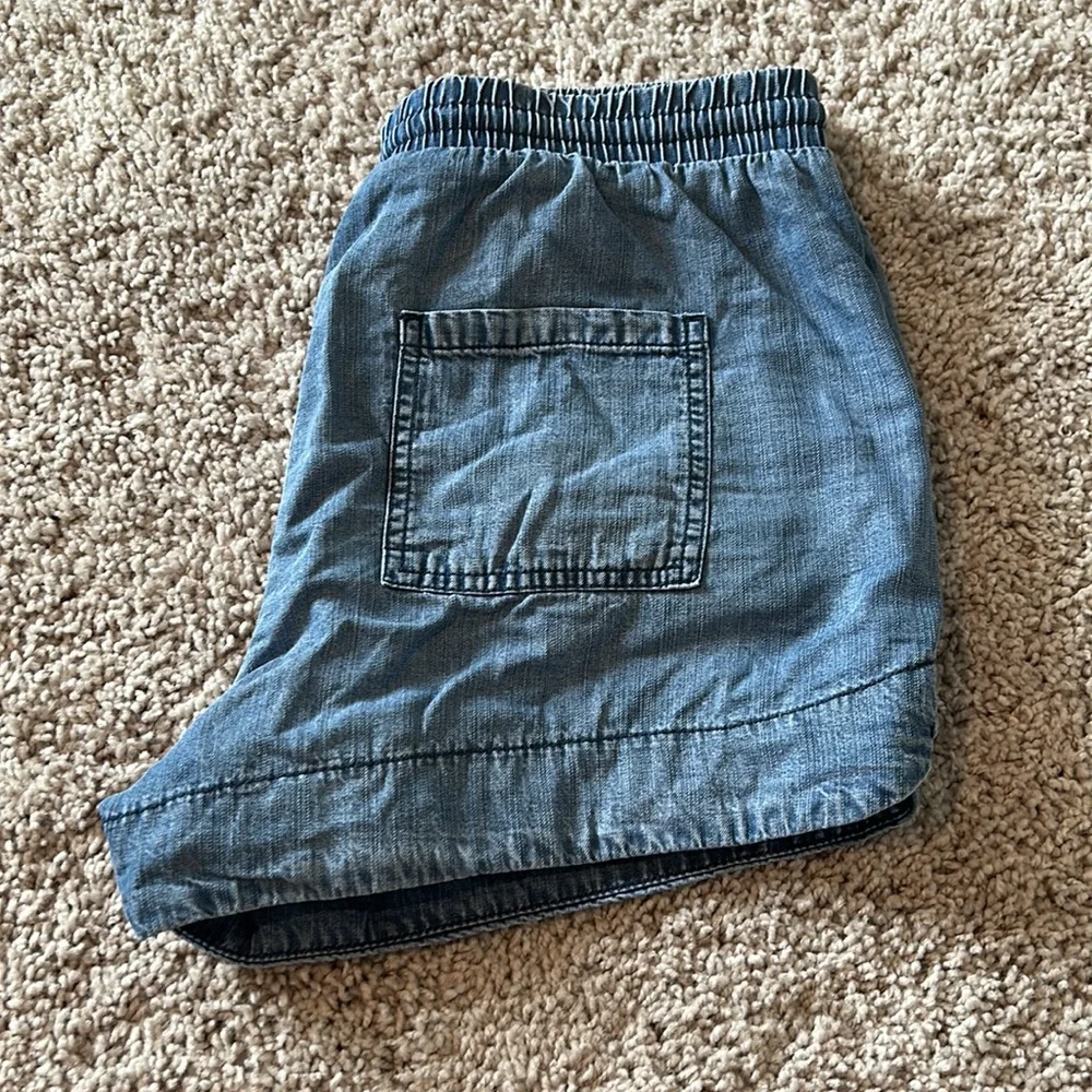 Universal Thread Stretch Shorts - Picture 5 of 5